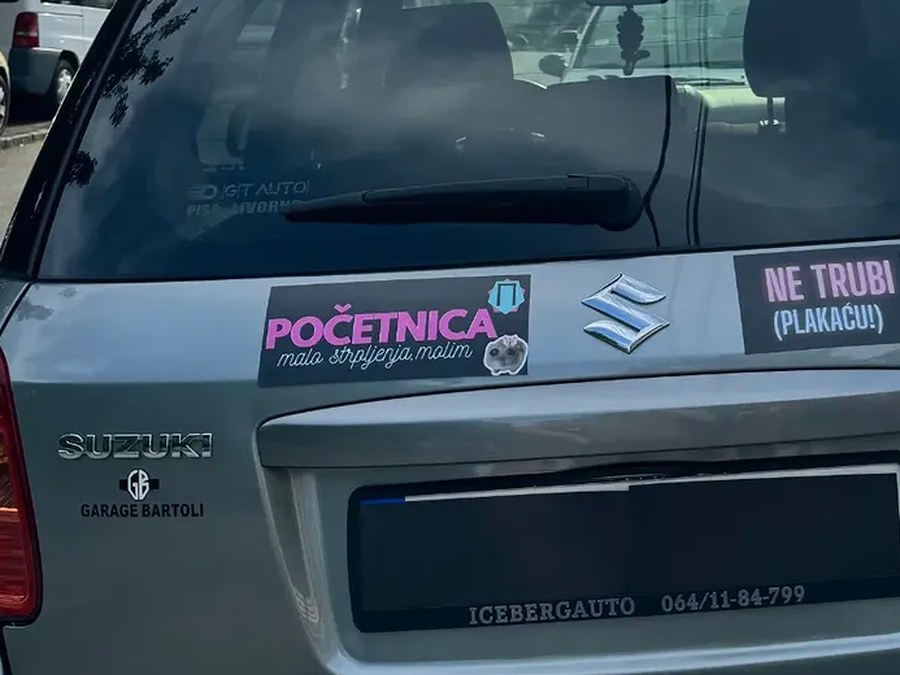Početnica — malo strpljenja, molim na autu