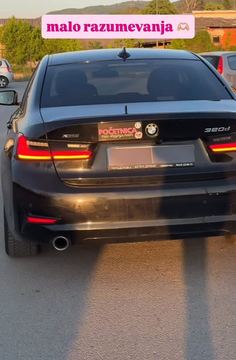 Početnica na crnom BMW-u