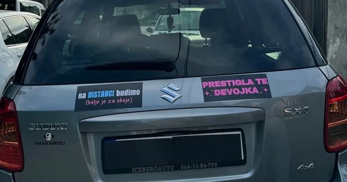 Dve table na jednom gepeku