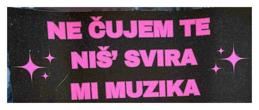 Magnetna tabla: Ne čujem te niš’, svira mi muzika — crna
