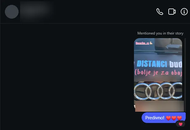 Poruka kupca na Instagramu: Priča na Instagramu sa tablom na autu: predivno