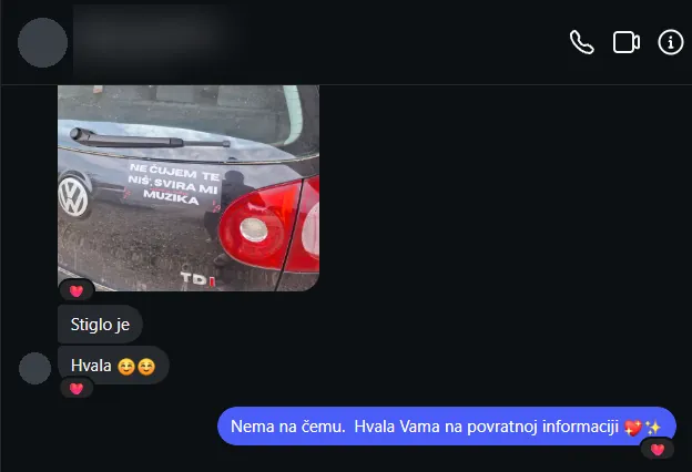 Poruka kupca na Instagramu: Stiglo je, hvala. Tabla na autu
